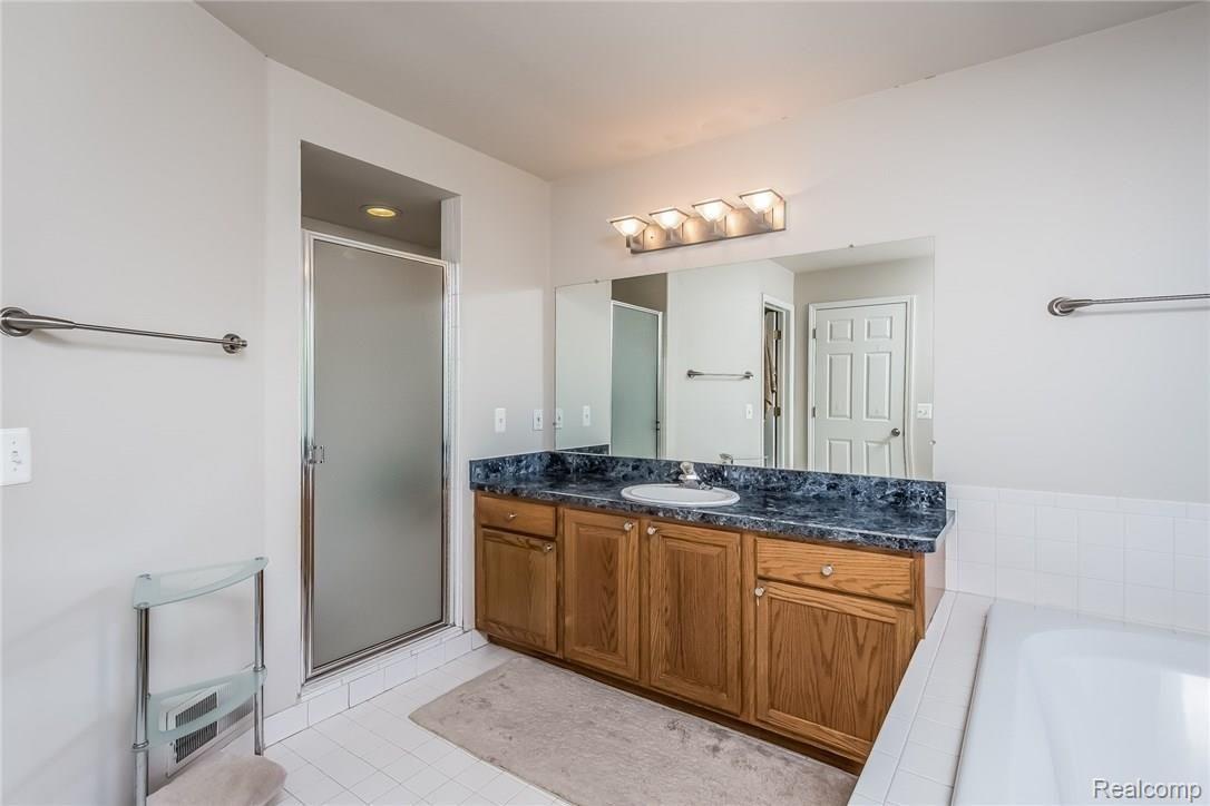 3830 Beechcrest Road Rochester, MI 48309 - Photo 30 of 53 034-2770647-medium.jpg