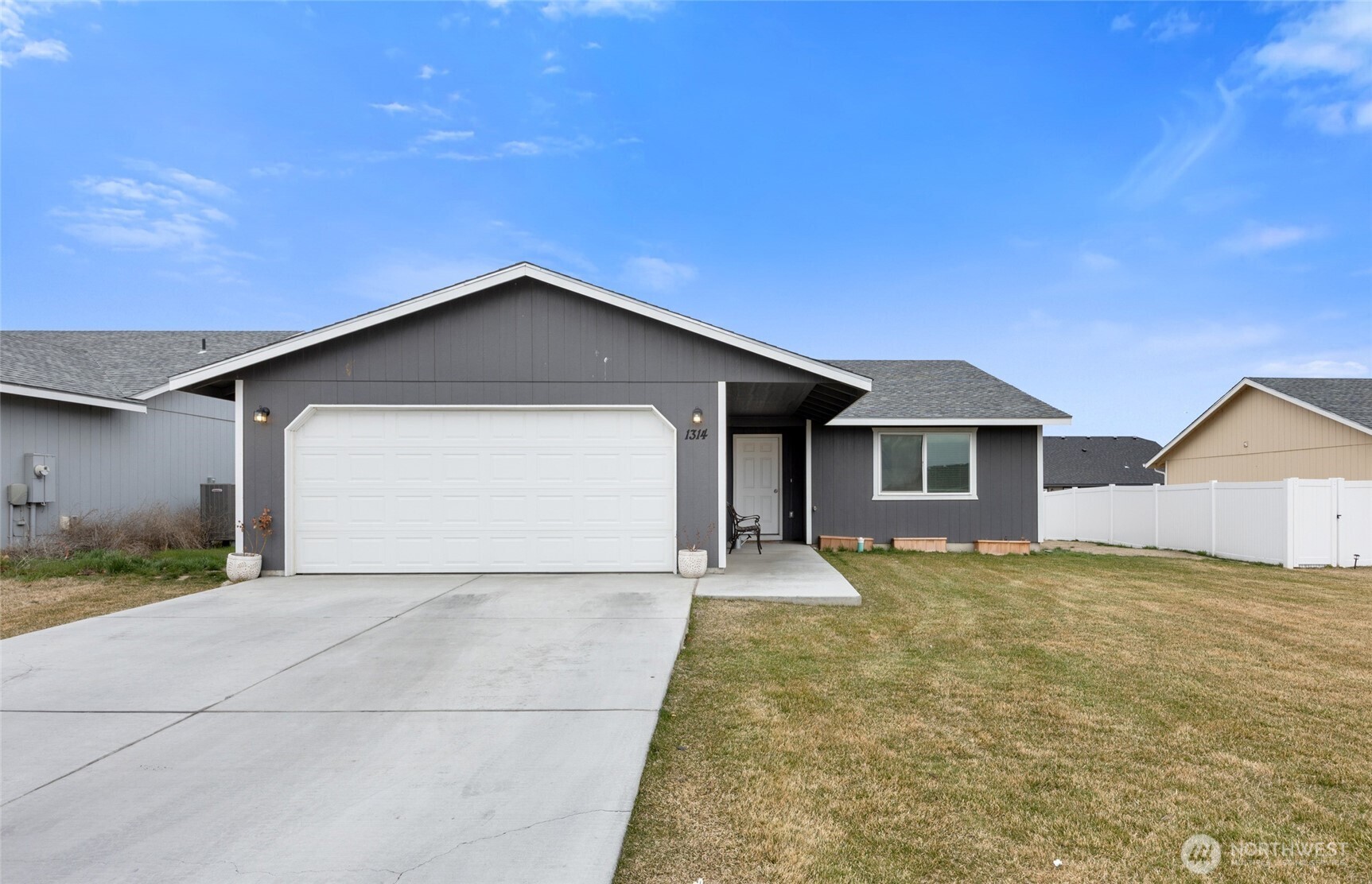 1314 Polo Ridge Moses Lake, WA 98837 - Photo 2 of 37