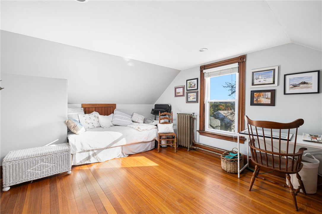 99 Roseneath Avenue Newport, RI 02840 - Photo 43 of 48 3rd Floor Bedroom
