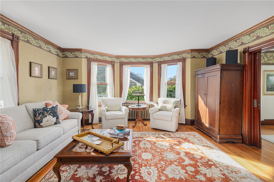 99 Roseneath Avenue Newport, RI 02840 - Photo 10 of 48