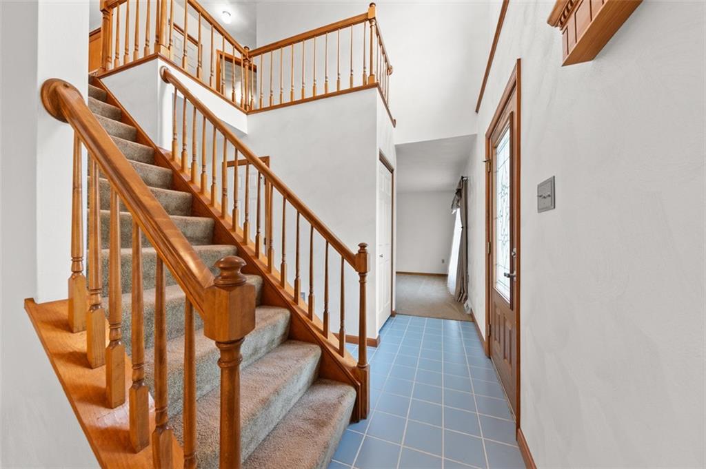 5 Kalyn Court Irwin, PA 15642 - Photo 7 of 40 Solid wood staircase