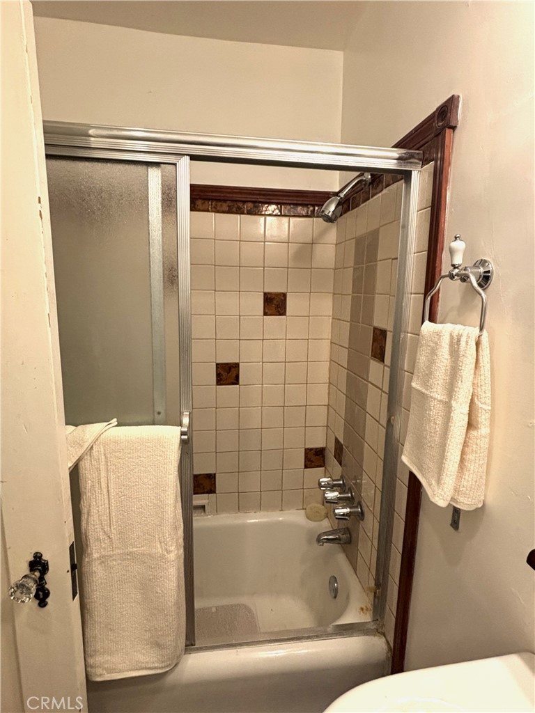 10433 Helendale Avenue Tujunga, CA 91042 - Photo 17 of 42