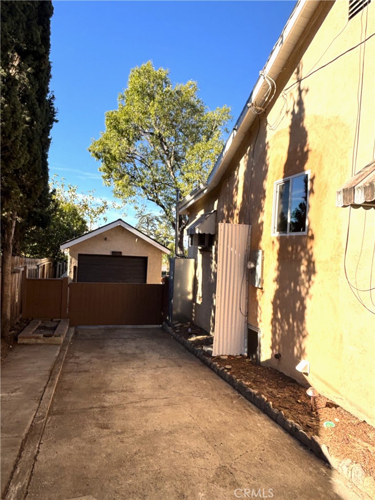 10433 Helendale Avenue Tujunga, CA 91042 - Photo 31 of 42