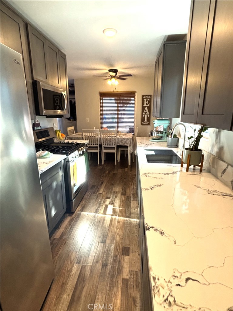 10433 Helendale Avenue Tujunga, CA 91042 - Photo 4 of 42