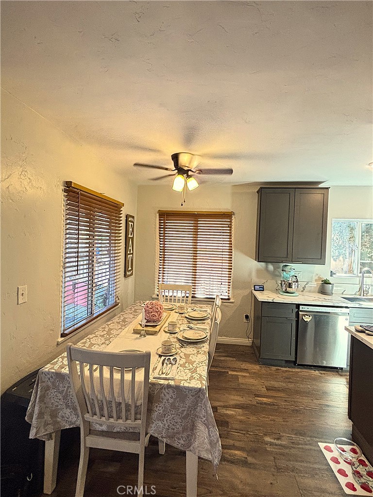 10433 Helendale Avenue Tujunga, CA 91042 - Photo 7 of 42