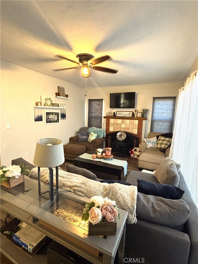 10433 Helendale Avenue Tujunga, CA 91042 - Photo 10 of 42