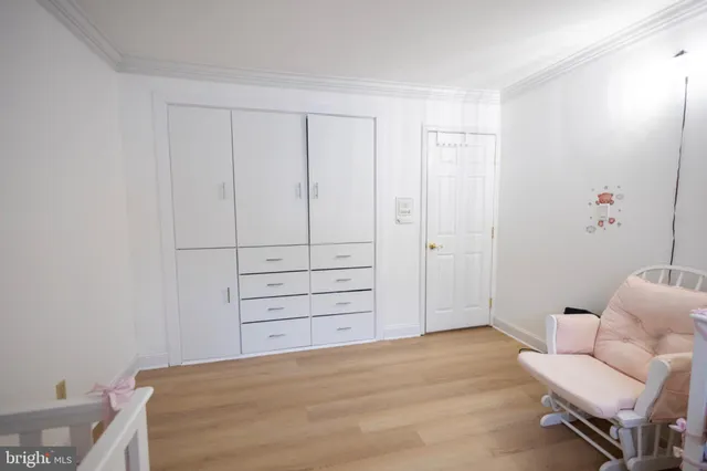 a view of a livingroom with furniture