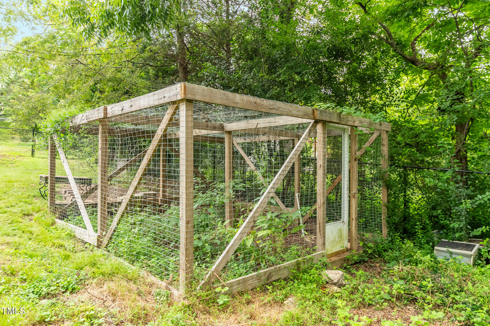 2909 Chapel Hill Road Durham, NC 27707 - Photo 31 of 39 Chicken enclosure