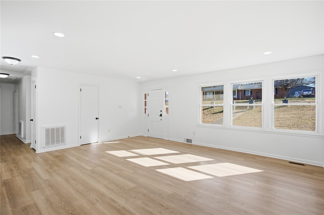 707 Woodlake Road Anderson, SC 29621 - Photo 5 of 10