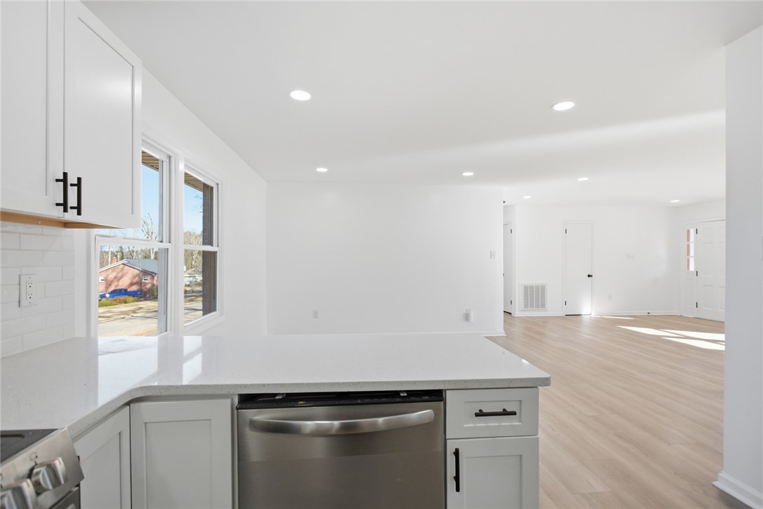 707 Woodlake Road Anderson, SC 29621 - Photo 7 of 10