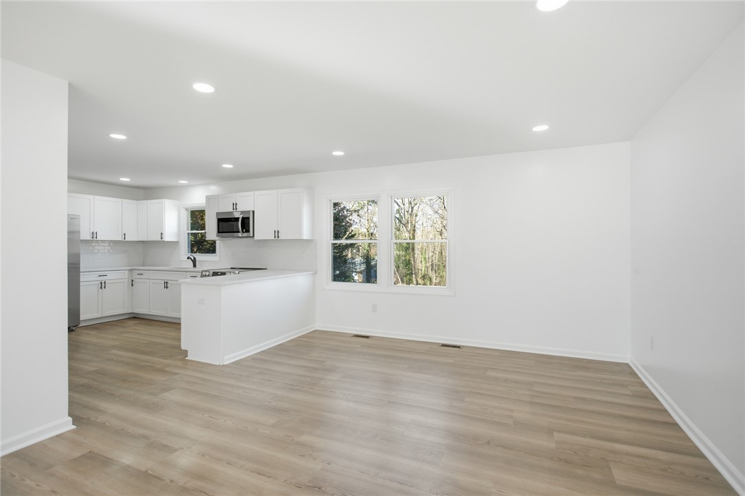 707 Woodlake Road Anderson, SC 29621 - Photo 8 of 10