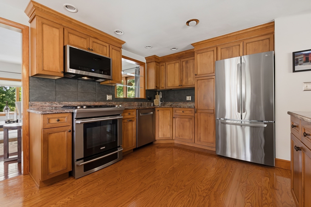 31 Charme Road Billerica, MA 01821 - Photo 6 of 42