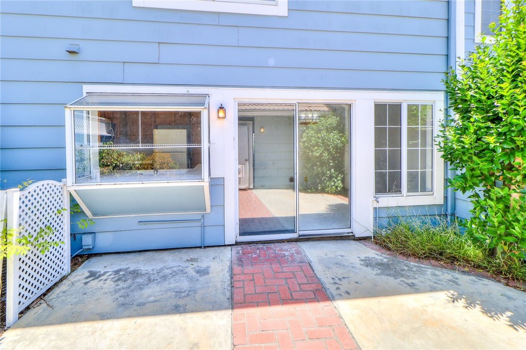 345 Jeremiah Drive, Unit C Simi Valley, CA 93065 - Photo 15 of 66 a view of front door