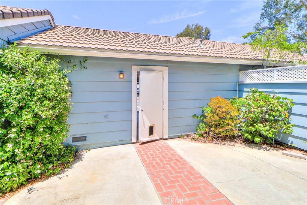 345 Jeremiah Drive, Unit C Simi Valley, CA 93065 - Photo 17 of 66 a front view of a house