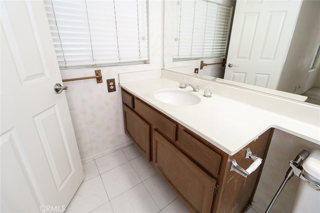 345 Jeremiah Drive, Unit C Simi Valley, CA 93065 - Photo 32 of 66 a bathroom with a sink and a bathtub