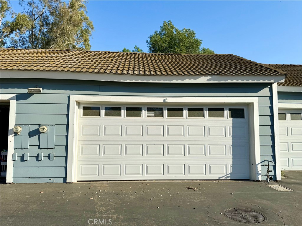 345 Jeremiah Drive, Unit C Simi Valley, CA 93065 - Photo 38 of 66 a front view of a house