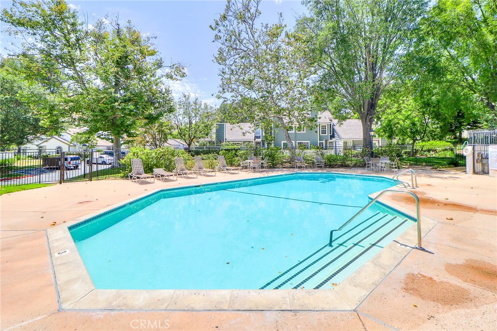 345 Jeremiah Drive, Unit C Simi Valley, CA 93065 - Photo 52 of 66 Swimming pool 2