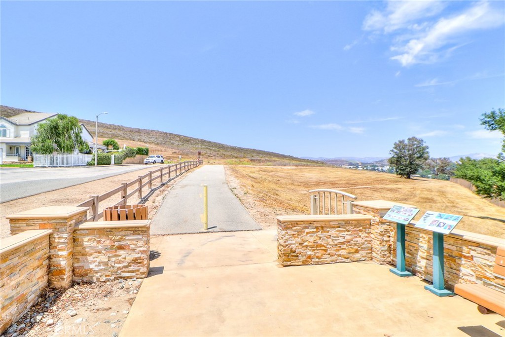 345 Jeremiah Drive, Unit C Simi Valley, CA 93065 - Photo 56 of 66 a view of an ocean