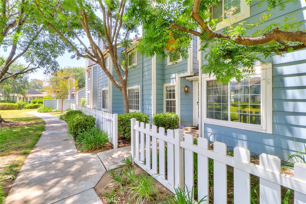 345 Jeremiah Drive, Unit C Simi Valley, CA 93065 - Photo 65 of 66 a front view of a house with a garden
