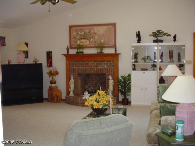 4316 Country Club Road Morehead City, NC 28557 - Photo 5 of 13 Living Room
