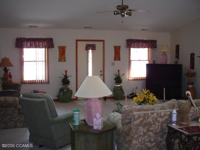 4316 Country Club Road Morehead City, NC 28557 - Photo 6 of 13 Living Room