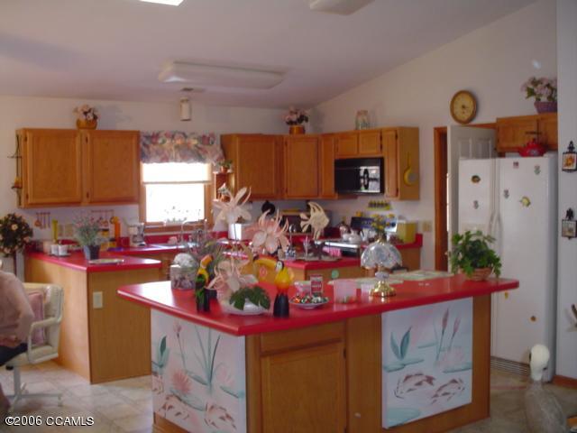 4316 Country Club Road Morehead City, NC 28557 - Photo 8 of 13 Kitchen