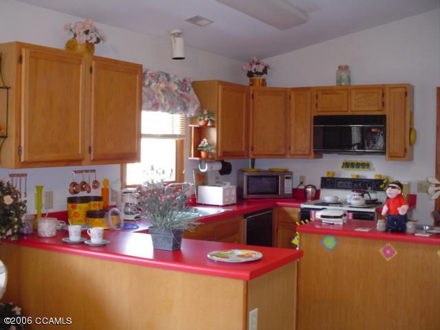 4316 Country Club Road Morehead City, NC 28557 - Photo 9 of 13 Kitchen