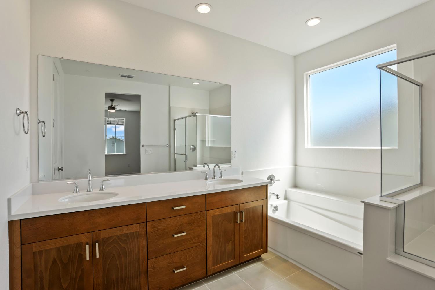 3265 Rugnao Way Manteca, CA 95337 - Photo 24 of 38 Primary bath