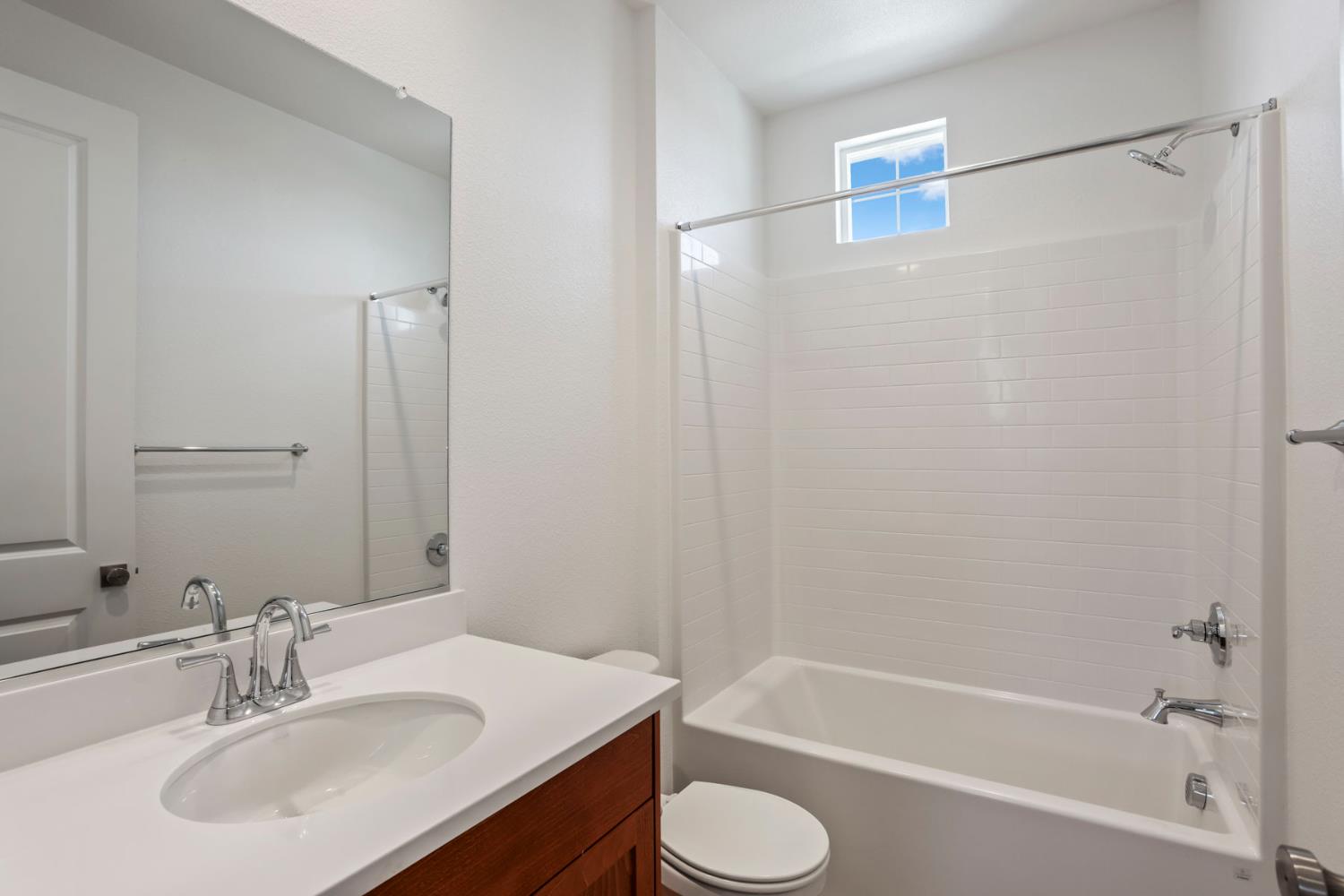 3265 Rugnao Way Manteca, CA 95337 - Photo 34 of 38 Upstairs full bath