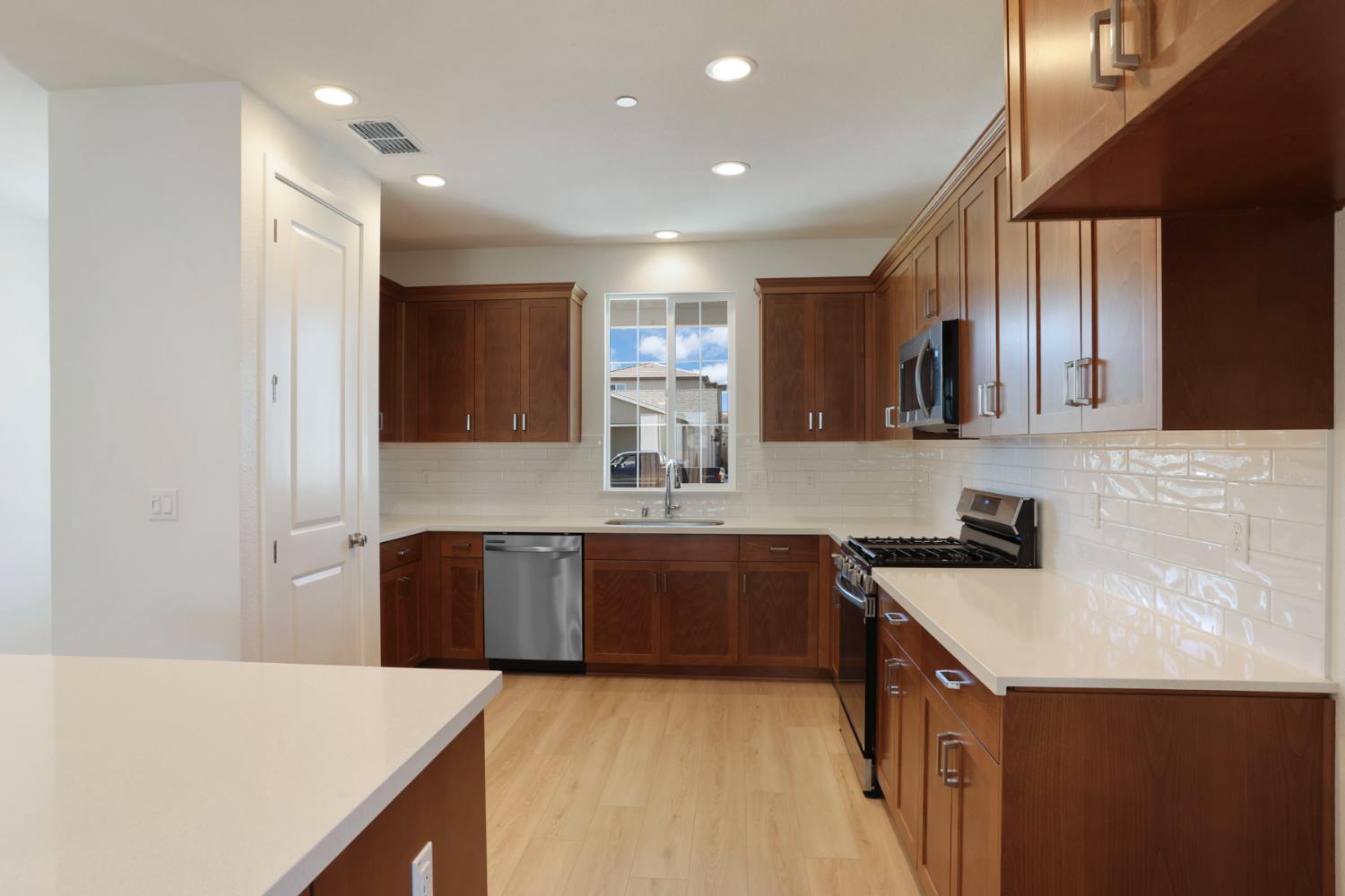 3265 Rugnao Way Manteca, CA 95337 - Photo 4 of 38 Quartz countertops