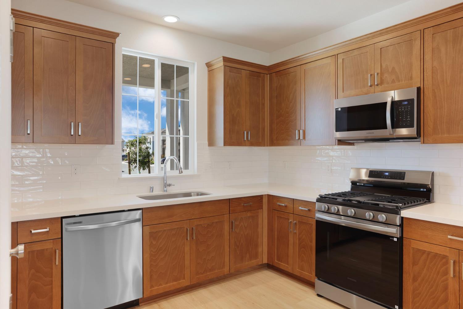 3265 Rugnao Way Manteca, CA 95337 - Photo 6 of 38 Full tile backsplash