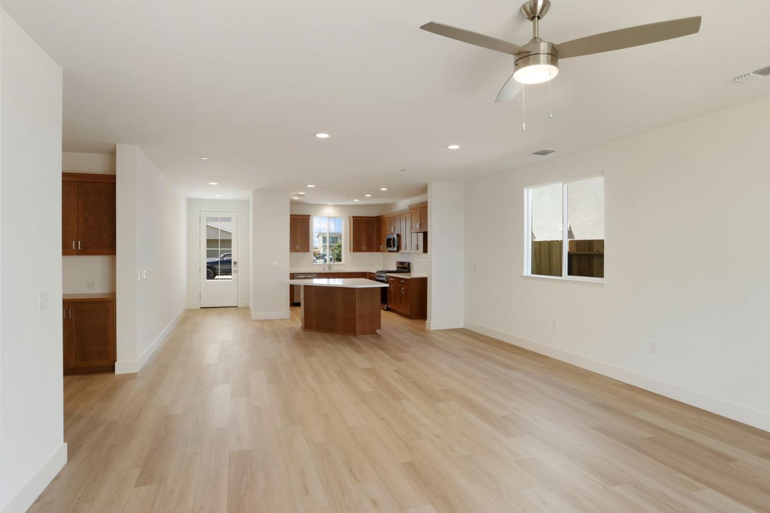 3265 Rugnao Way Manteca, CA 95337 - Photo 10 of 38 Dining area