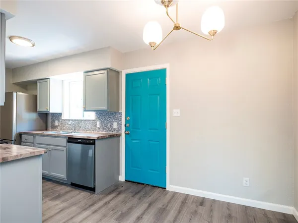 $1,595 | 2524 Glen Springs Way, Unit B, Austin, TX 78741