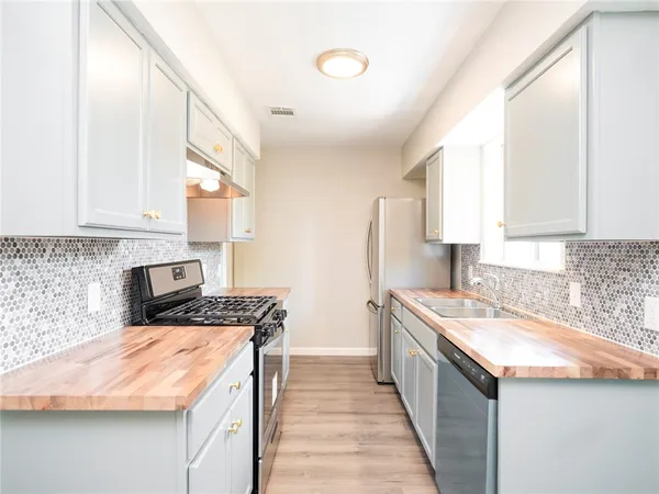 $1,595 | 2524 Glen Springs Way, Unit B, Austin, TX 78741