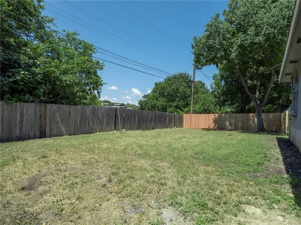$1,595 | 2524 Glen Springs Way, Unit B, Austin, TX 78741