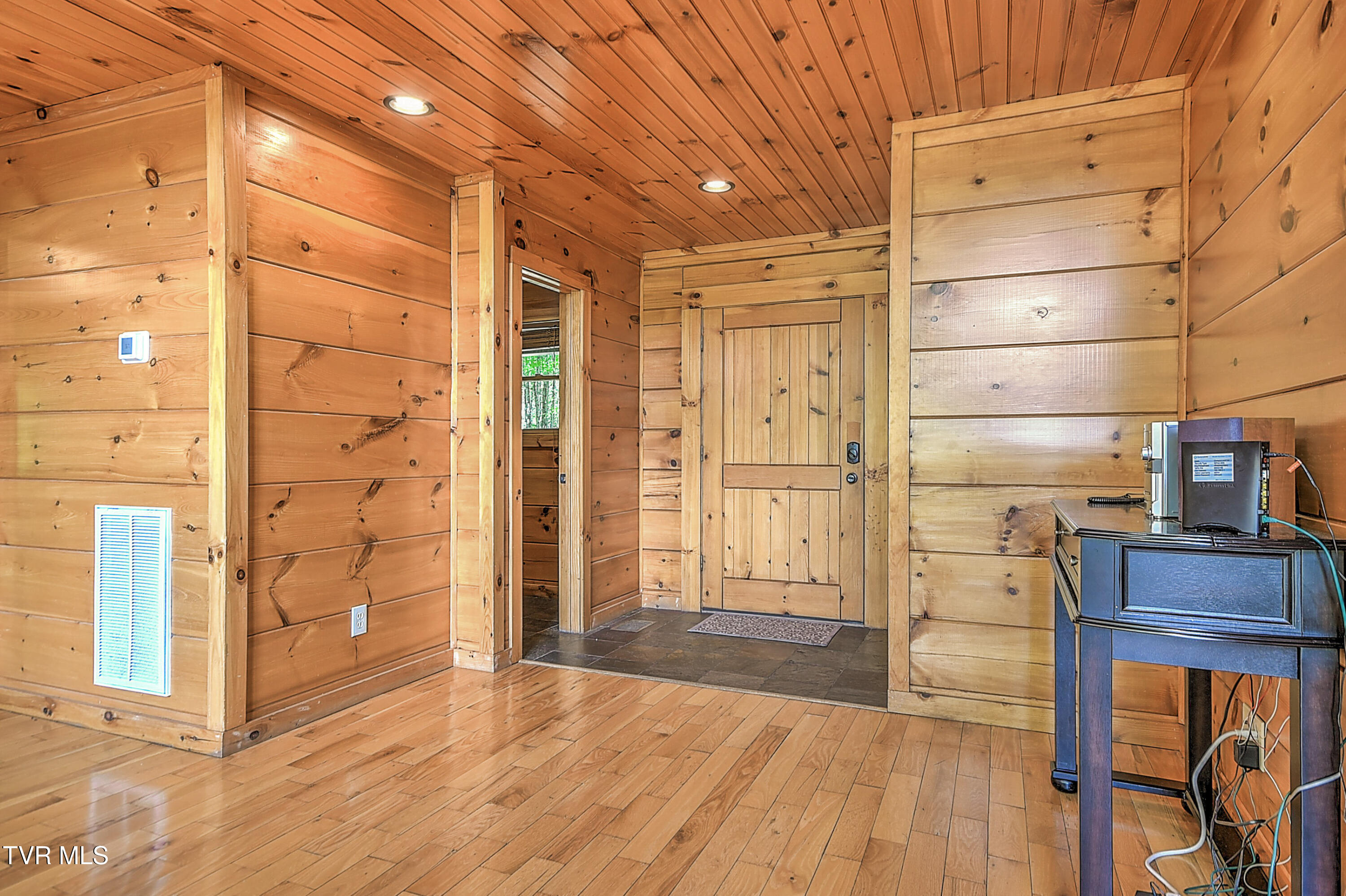 375 Lake Cabin Lane Butler, TN 37640 - Photo 29 of 81 375 Cabin Lake DST-29