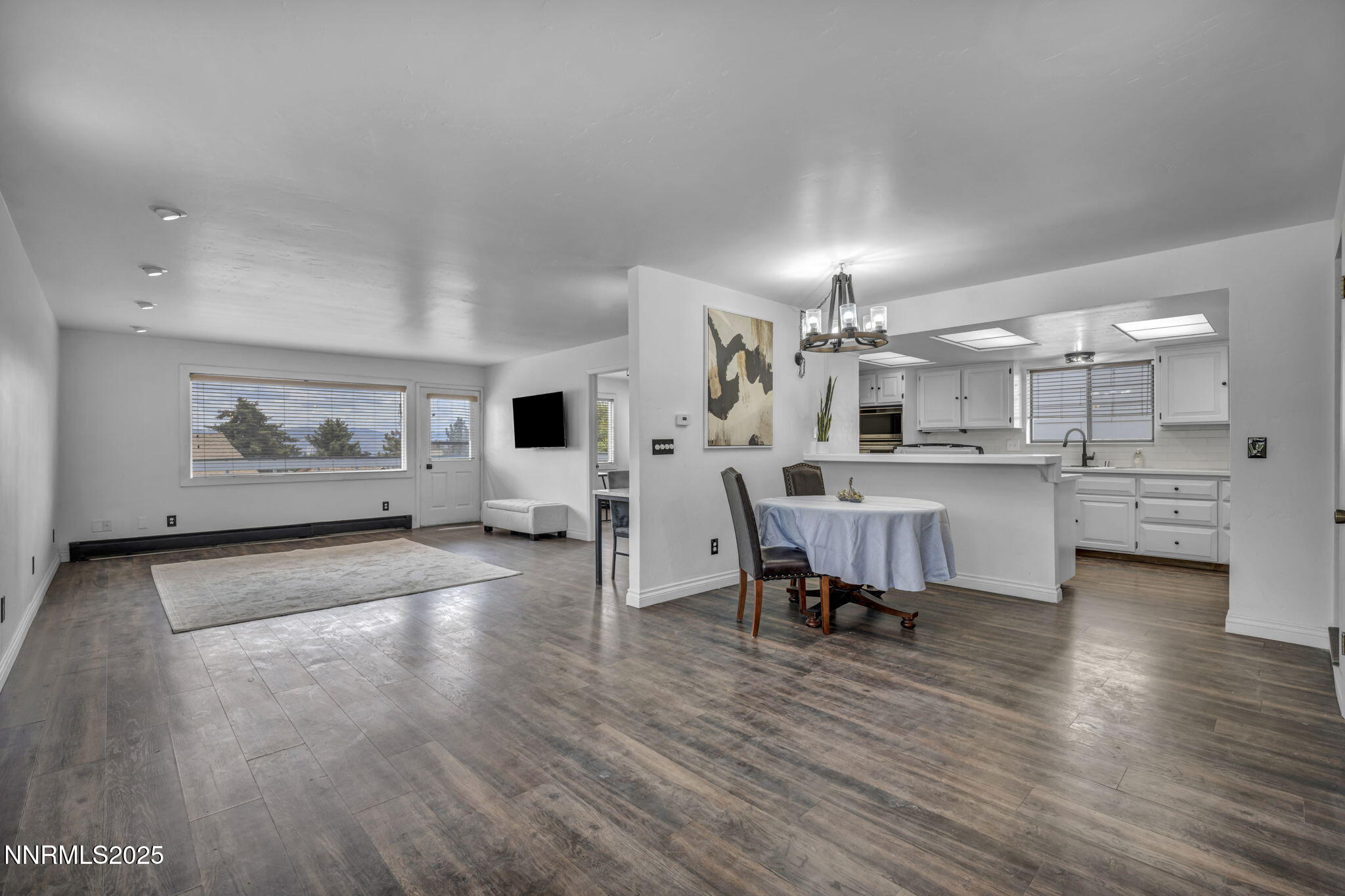 3040 Scottsdale Road Reno, NV 89512 - Photo 19 of 40 Kitchen-dining-living room