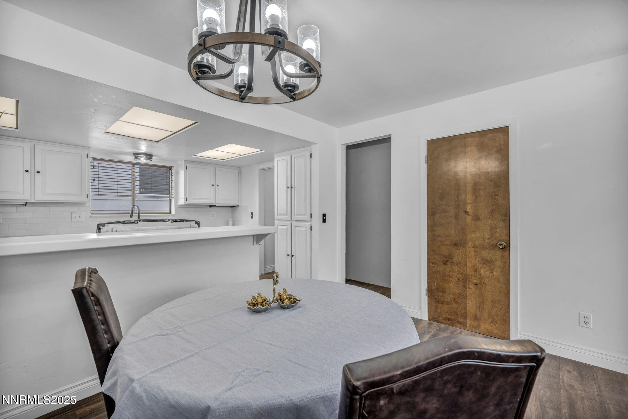 3040 Scottsdale Road Reno, NV 89512 - Photo 21 of 40 Dining-kitchen