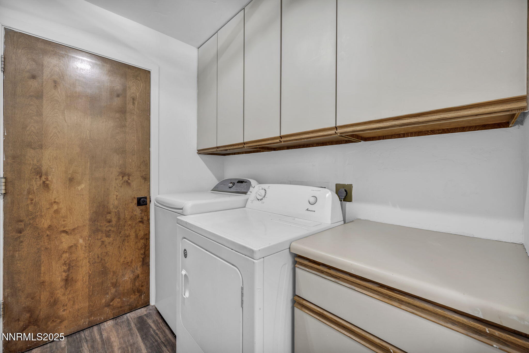 3040 Scottsdale Road Reno, NV 89512 - Photo 28 of 40 Laundry room-hall