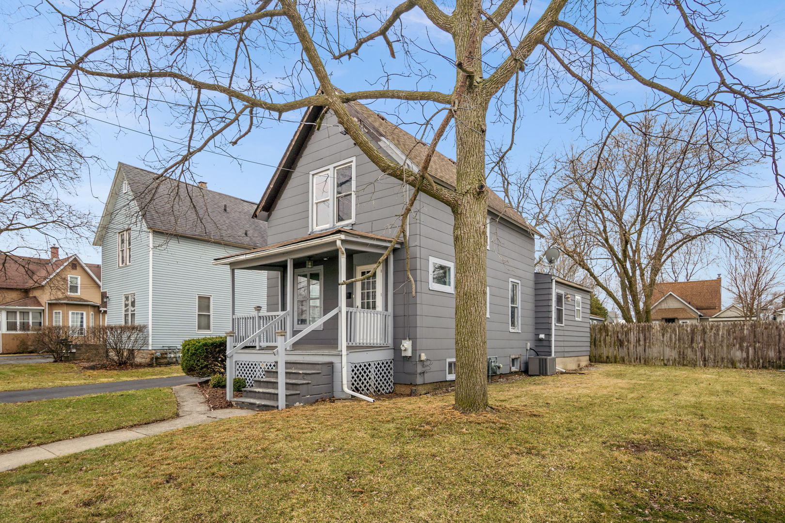 627 North 14th Street DeKalb, IL 60115 - Photo 3 of 28