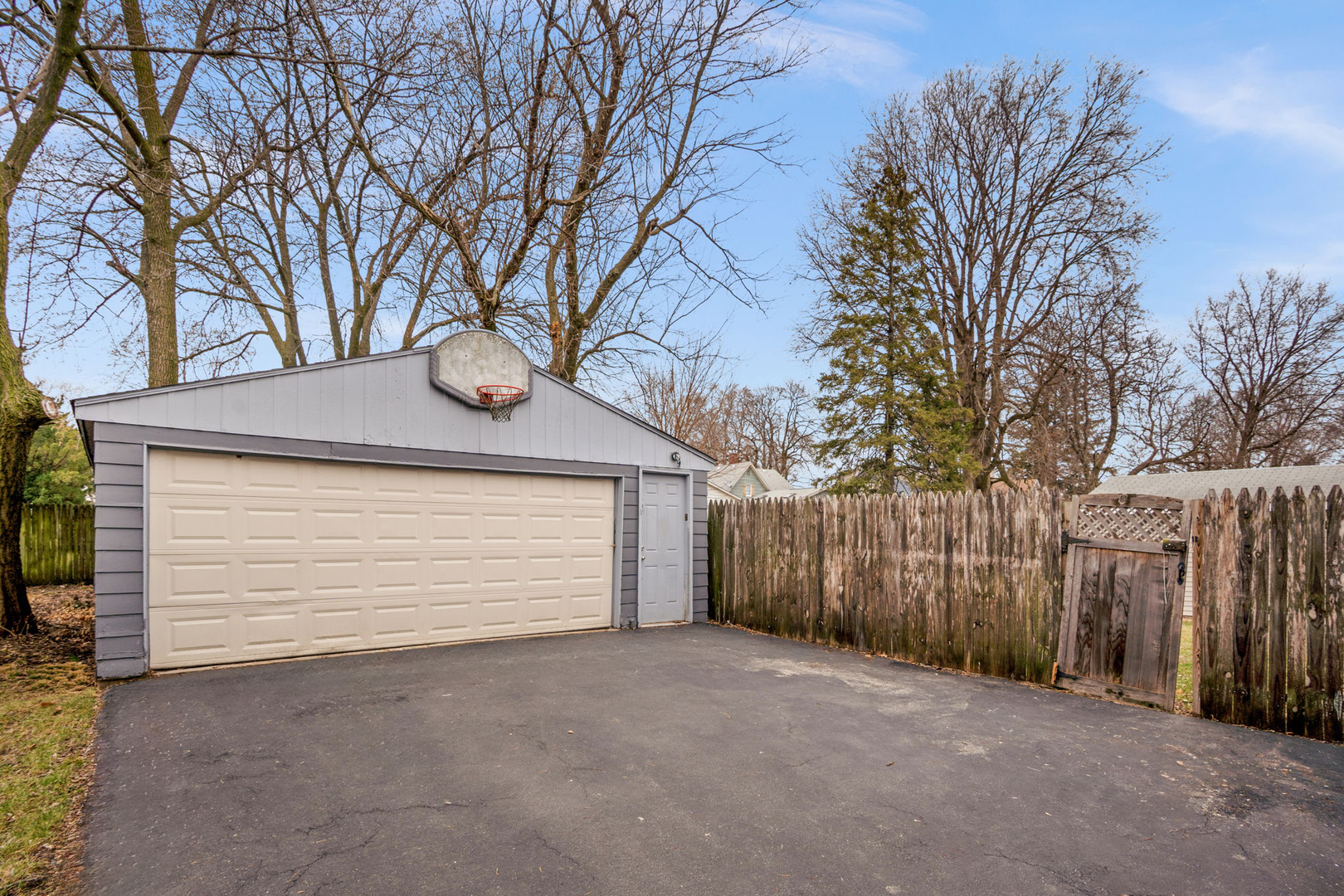 627 North 14th Street DeKalb, IL 60115 - Photo 4 of 28