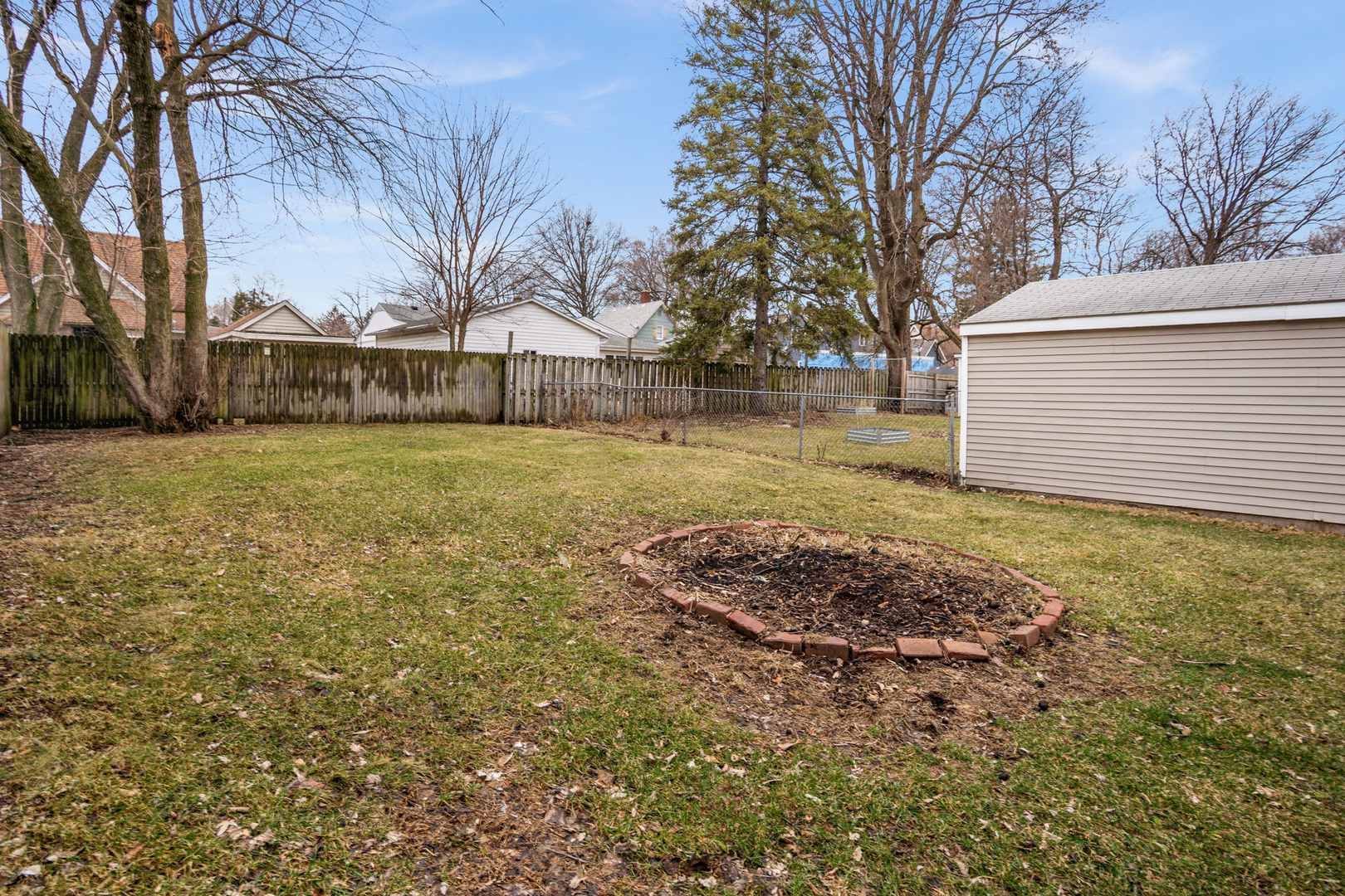 627 North 14th Street DeKalb, IL 60115 - Photo 5 of 28