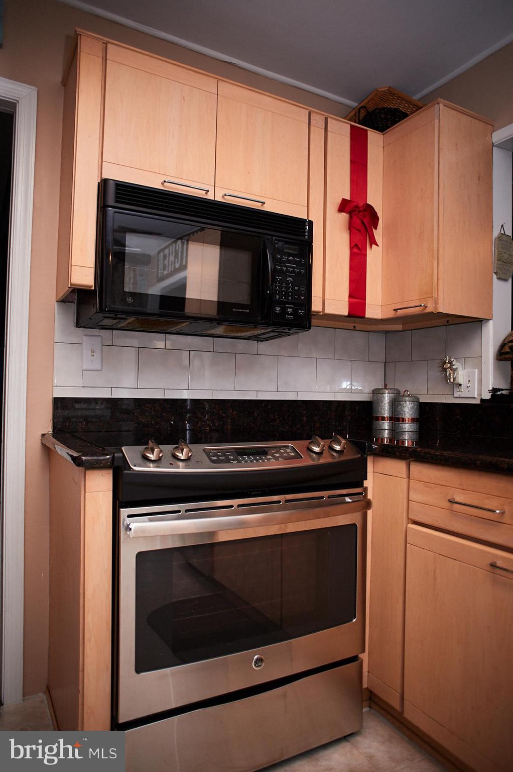 5 Trim Road Levittown, PA 19056 - Photo 11 of 39 Stainless Steel Appliances