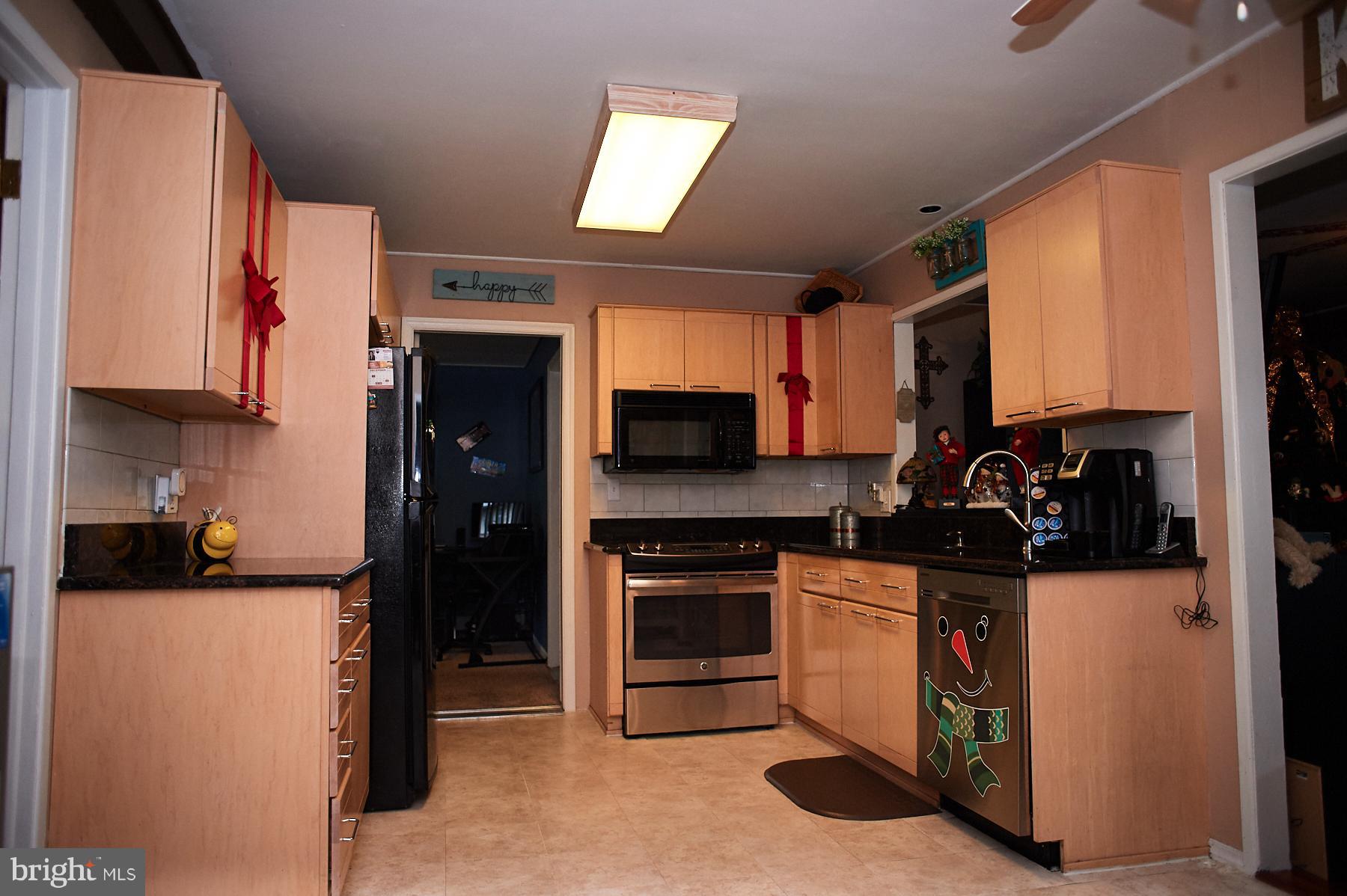 5 Trim Road Levittown, PA 19056 - Photo 9 of 39 Kitchen