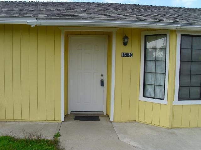 16138 Karen Road Madera, CA 93636 - Photo 3 of 11 As you can see, very clean and ready to occupy