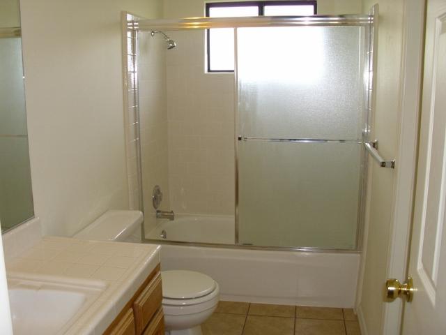 16138 Karen Road Madera, CA 93636 - Photo 10 of 11 Hall bath