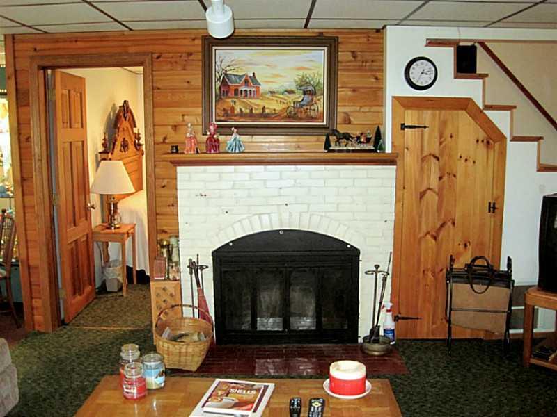3069 Bristol Road New Harbor, ME 04554 - Photo 13 of 19 Living Room.