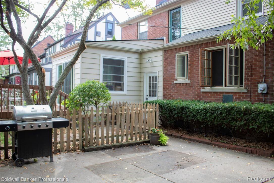 1352 Bishop Road Grosse Pointe, MI 48230 - Photo 6 of 27 6-1352-Bishop-back4.jpg