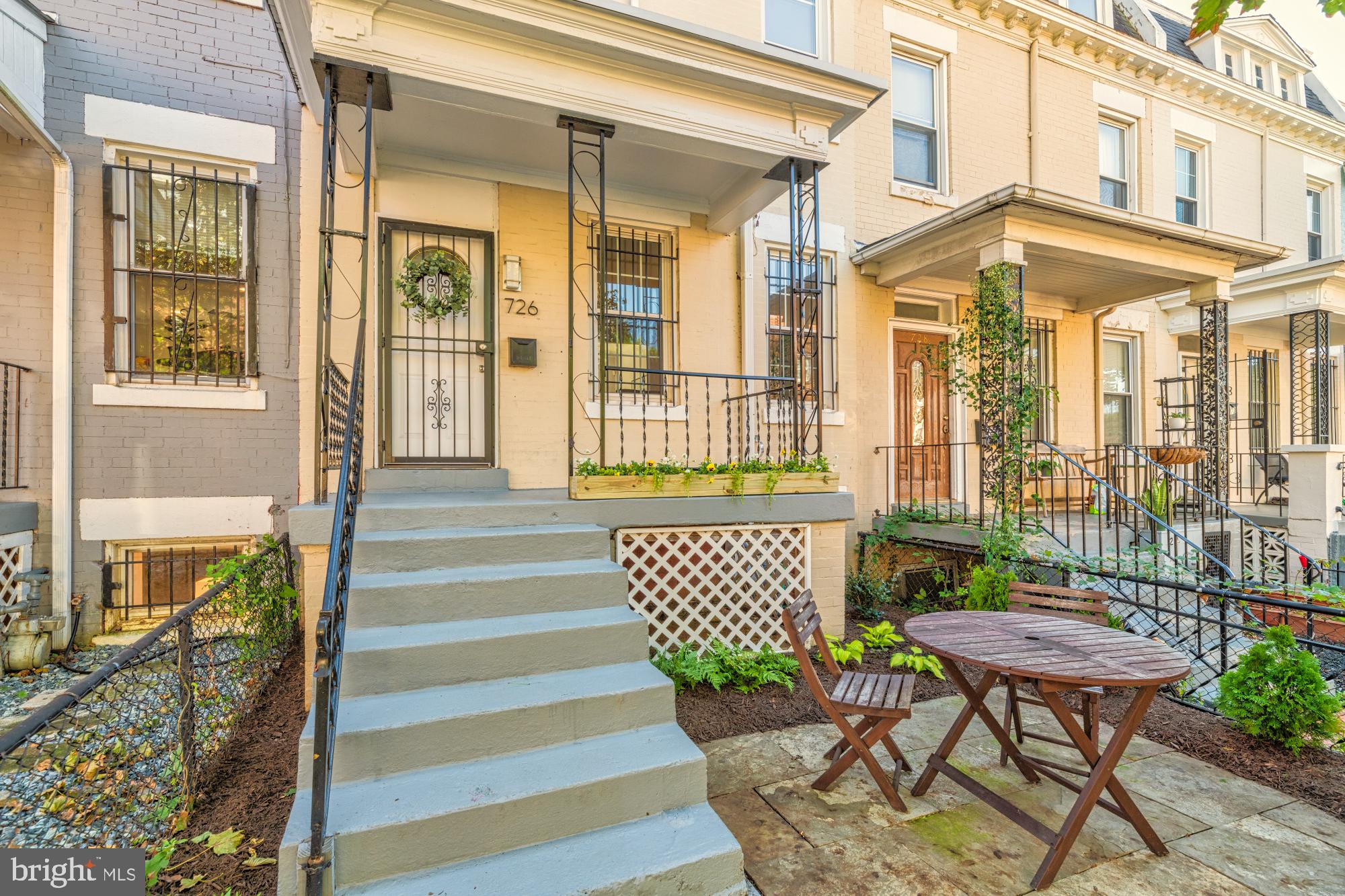 726 Hobart Place Northwest Washington, DC 20001 - Photo 2 of 24