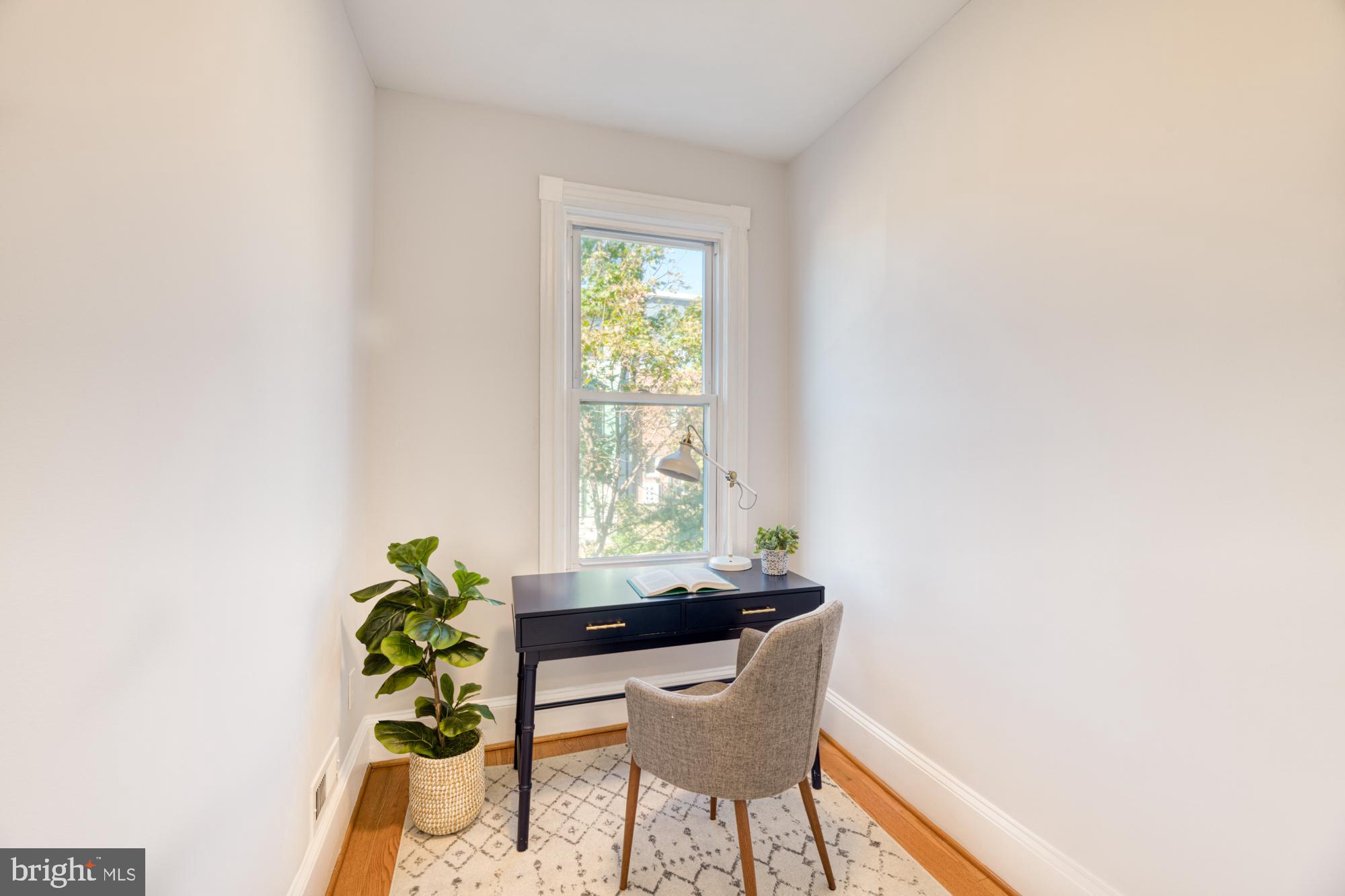 726 Hobart Place Northwest Washington, DC 20001 - Photo 17 of 24